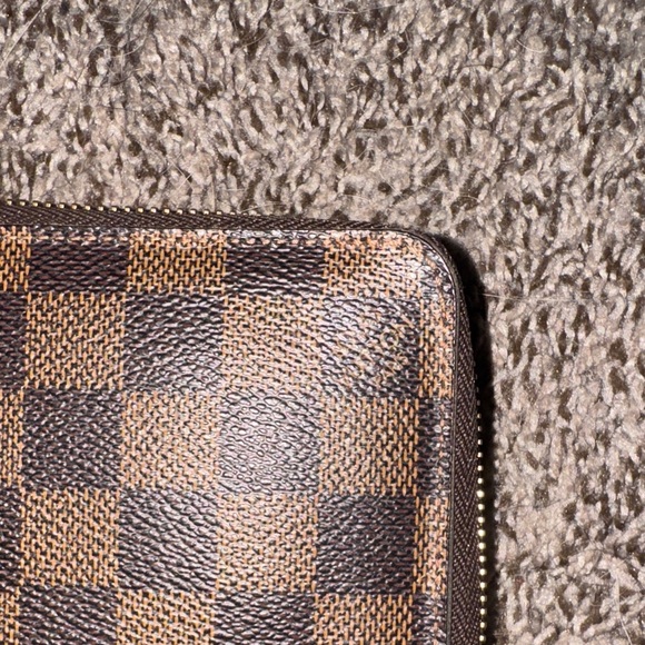 Authentic Louis Vuitton Damier Ebene Zippy Wallet - Picture 3 of 12